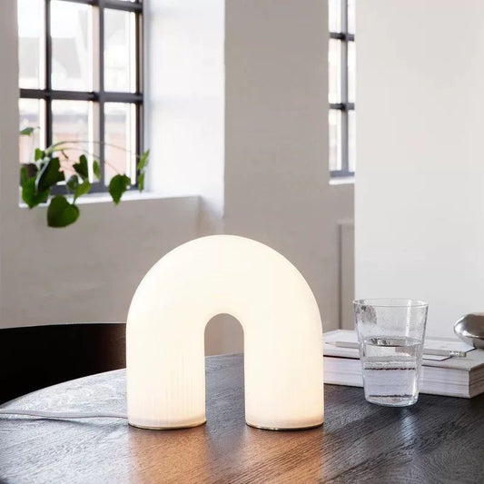 Lámpara de mesa LED con forma de puente de arco nórdico