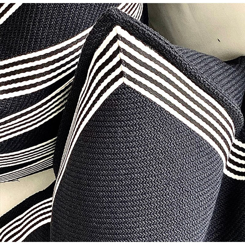 Luxuriöser minimalistischer geometrischer Jacquard-Kissenbezug, Schwarz und Weiß